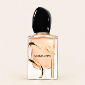 Giorgio Armani Si Eau de Parfum on ivory background